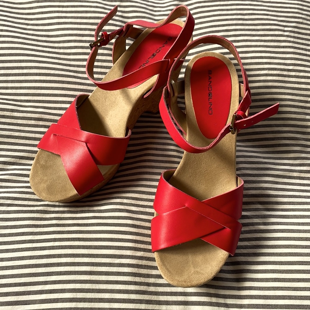 Bandolino red wedges